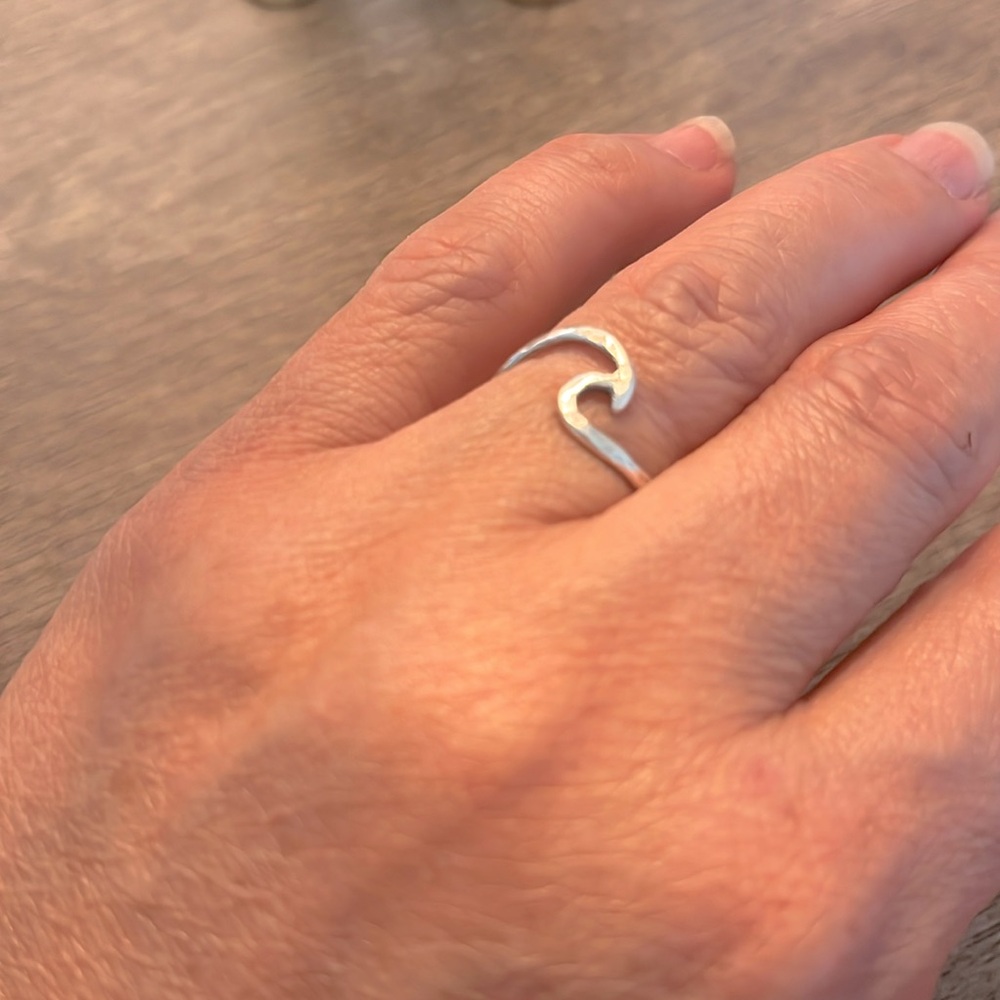 Genuine .925 Sterling Silver Hawaii Surfer Wave Ring Size 9